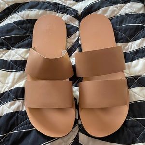 Urban outfitters brand new sandals only worn in the house to try on! Size 10